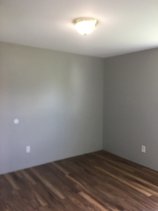 Building Photo - Cozy 3 bedroom 1.5 bath with 2 stall detached garage in country setting