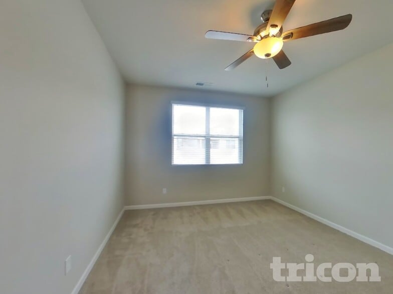 Building Photo - 4050 Beach Wy