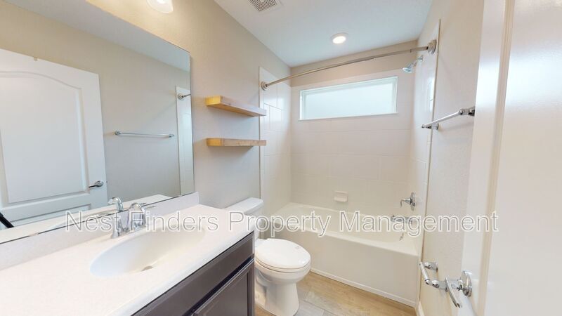 Building Photo - 201 Silver Creek Pl