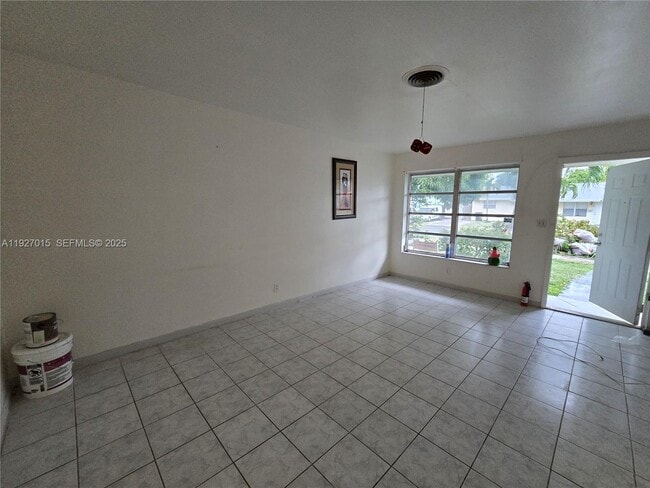 Building Photo - 4211 NW 39th Ave