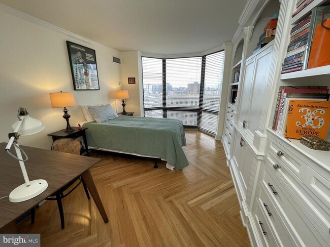 Building Photo - 2020 Walnut St