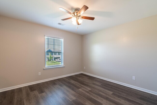 Building Photo - 3733 Moseley Dr