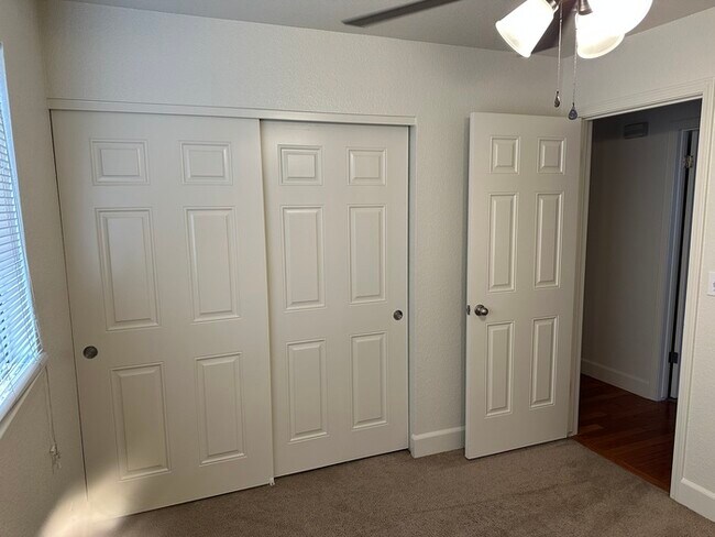 Building Photo - MODESTO 3 BEDROOM 2 BATH HOME