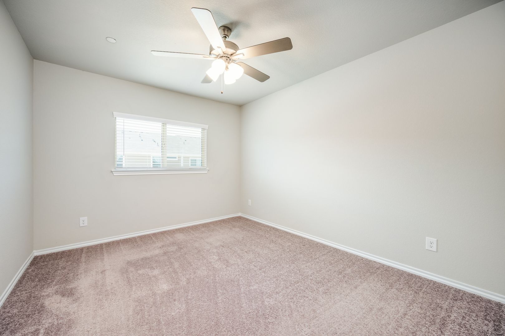 Building Photo - 3537 Brentwood Dr