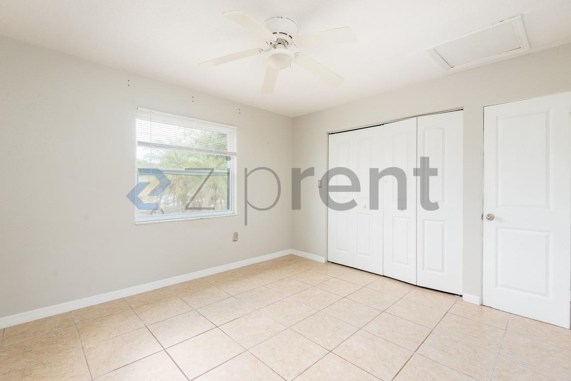 Building Photo - Unit