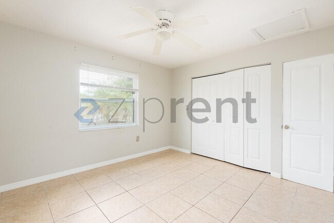 Building Photo - Unit