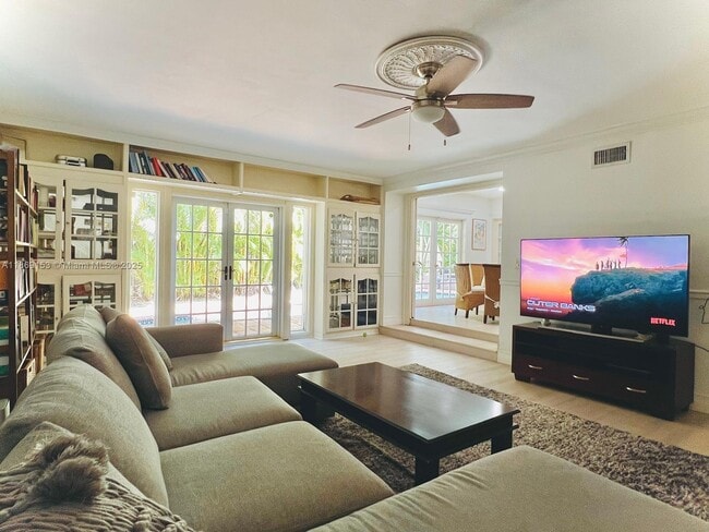 Building Photo - 5209 Riviera Dr