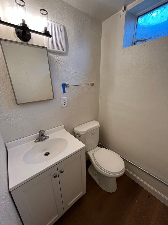 Building Photo - 1 bedroom apartment in Rockford available