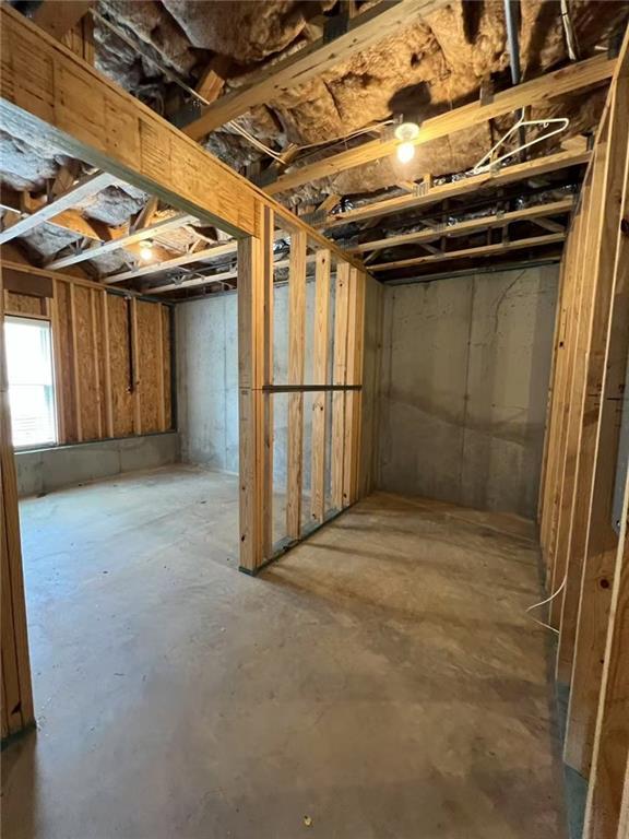 Building Photo - 5950 Meyers Pk