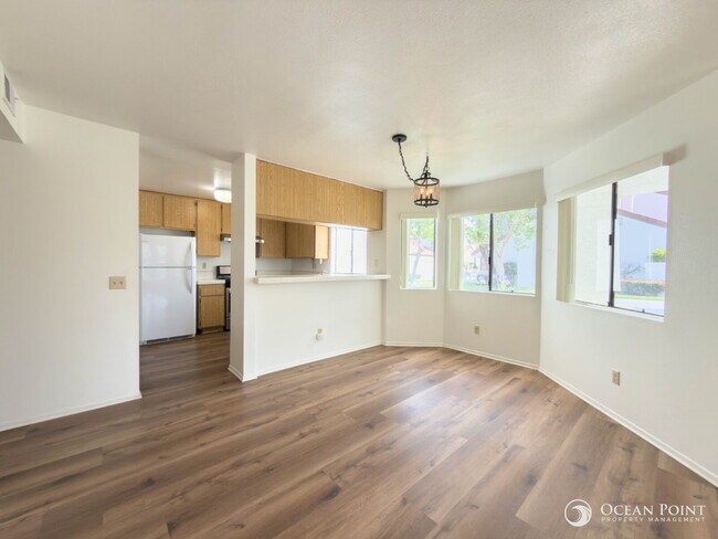 Building Photo - Spacious 2 Bedroom Condo in Camarillo!