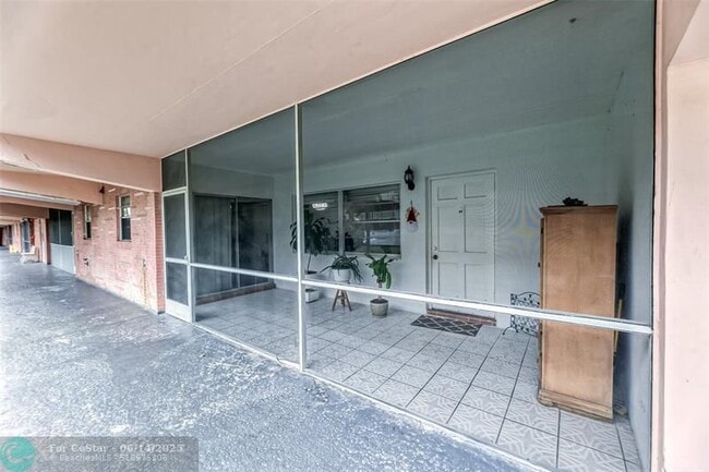 Building Photo - 200 NE 12th Ave