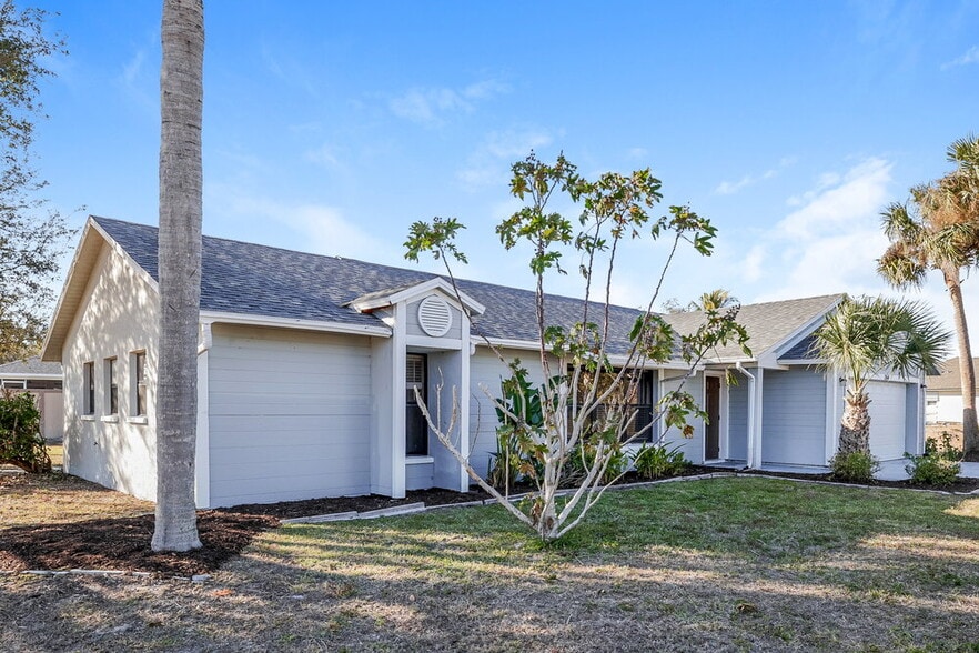 Building Photo - 244 SW 22nd Pl