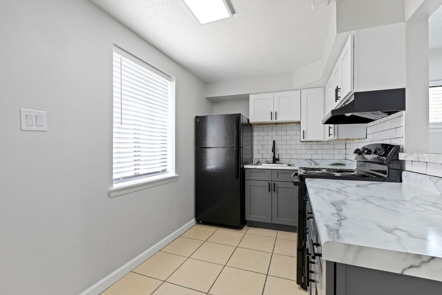 Building Photo - The Vistas Apartment Homes