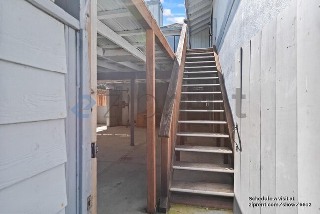 Building Photo - 271 Hayes Ave