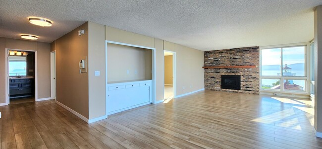 Building Photo - 2 Bedroom Condo in Mukilteo Available Now!