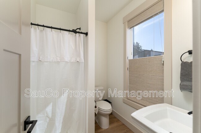 Building Photo - 35471 Portland View Dr