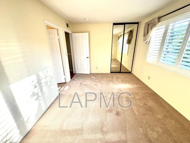 Building Photo - 12251 Moorpark St