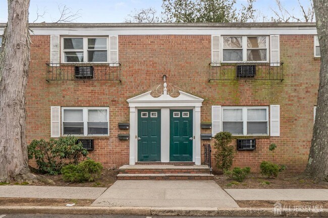 Building Photo - 289 Main St