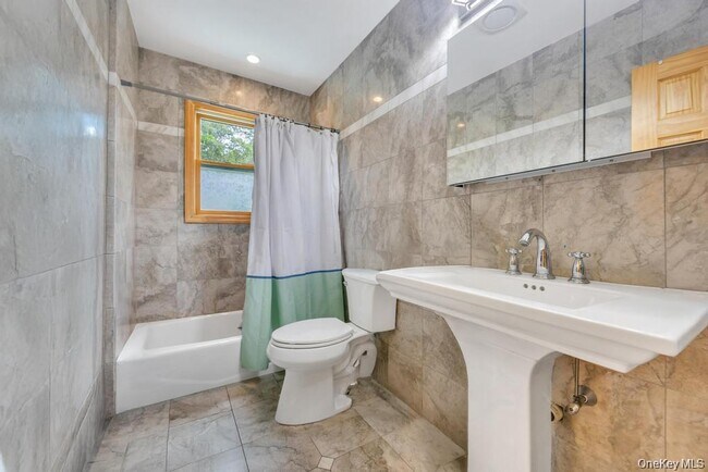 Building Photo - 4 2nd St