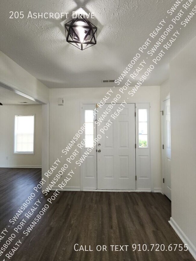 Building Photo - 205 Ashcroft Dr