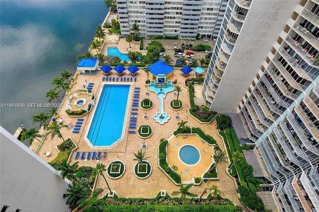 Building Photo - 7601 E Treasure Dr