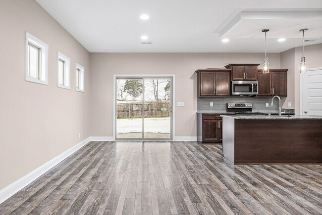 Building Photo - 1151 Eagle's View Dr