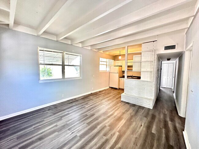 Building Photo - 527 48th St