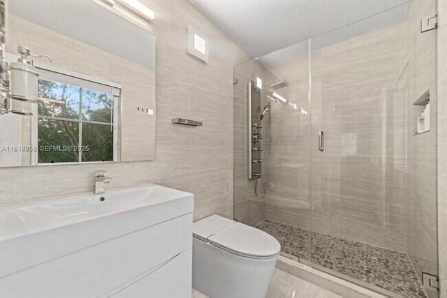 Building Photo - 160 Jacaranda Country Club Dr