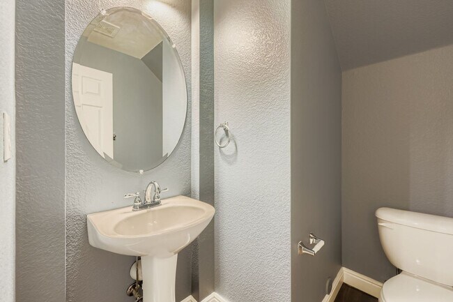 Building Photo - 11211 Osage Cir