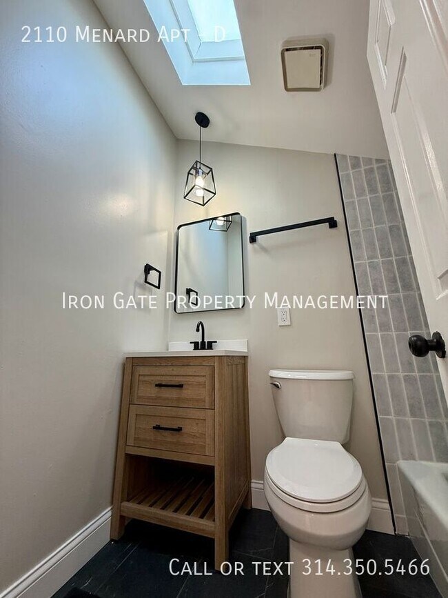 Building Photo - 2110 Menard St