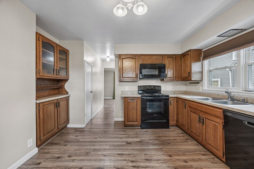 Kitchen view from the back door - 2539 Vernon Ct SE