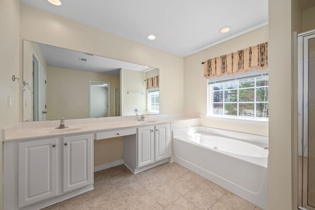Building Photo - Creekside at Brentwood!