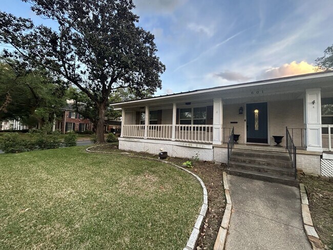 Building Photo - 601 Linden St