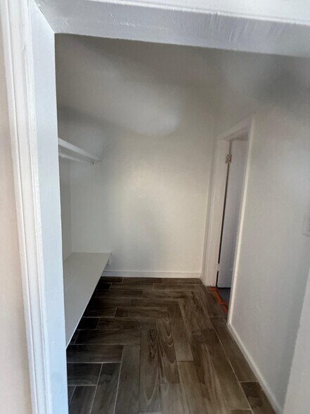 Building Photo - 1117 S Norton Ave