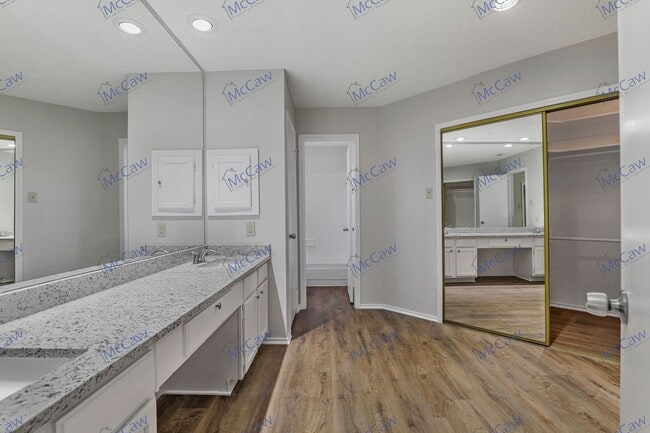 Building Photo - 809 Baxter Dr