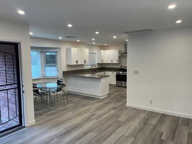 Building Photo - 7512 Tampa Ave