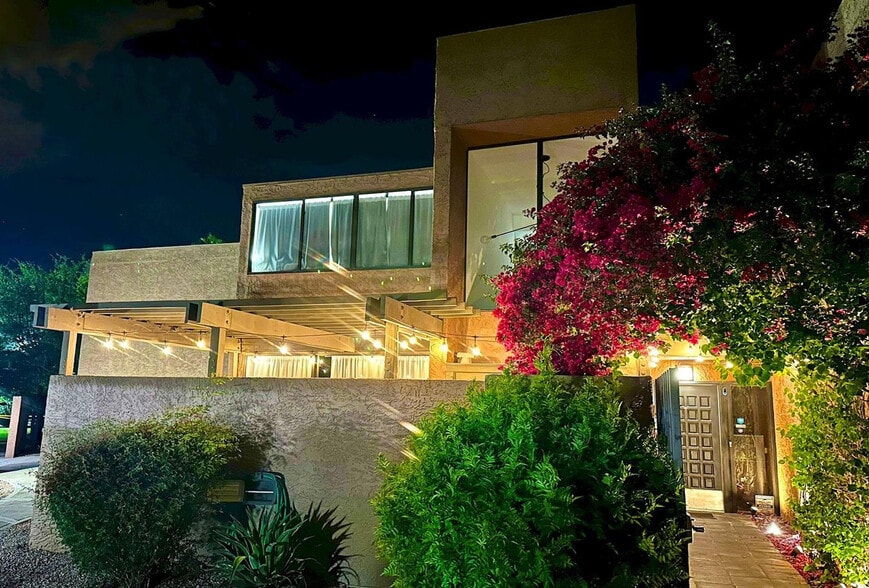 Building Photo - 7401 N Scottsdale Rd