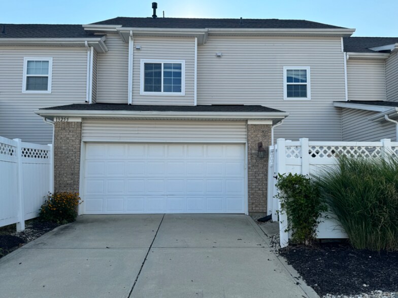 Building Photo - 13255 Minden Dr