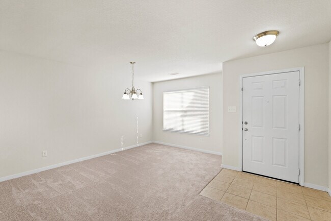 Building Photo - 1102 Honeysuckle Vine Dr