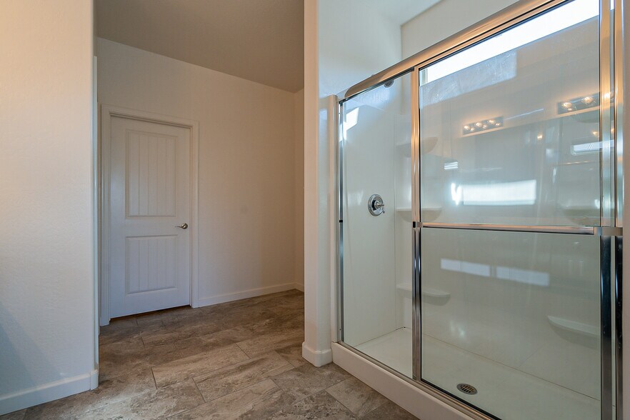 Building Photo - 15877 W Mauna Loa Ln