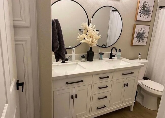 Building Photo - 4925 E Desert Cove Ave