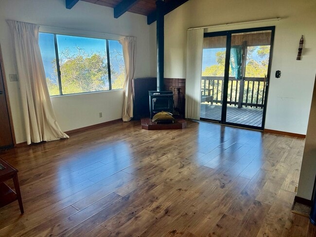 Building Photo - Experience comfort in this charming 3 bed, 2 bath rental home with a wood-burning stove, sunken j...