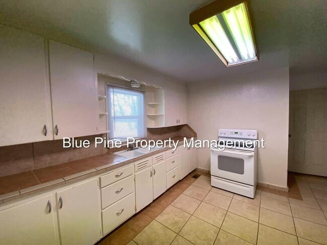 Building Photo - 53 N 4400 E