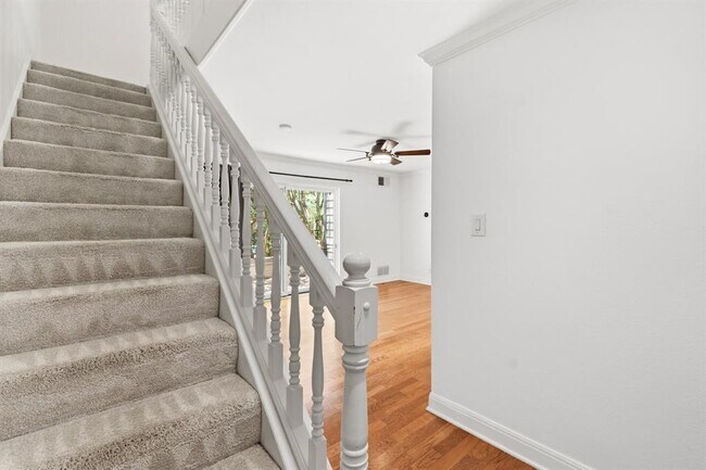 Building Photo - 2500 Steck Ave