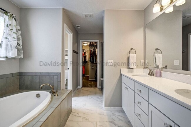 Building Photo - 8747 Bynum Dr