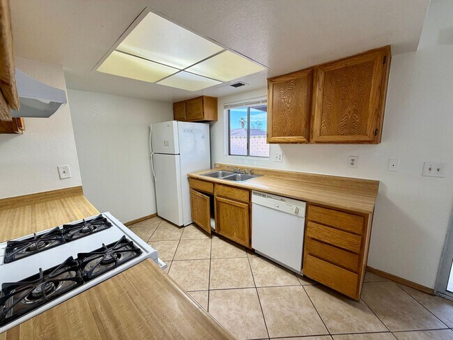 Building Photo - Single family home in Henderson