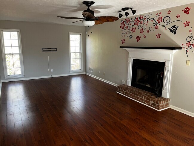 Building Photo - 150 Timber Valley Ln