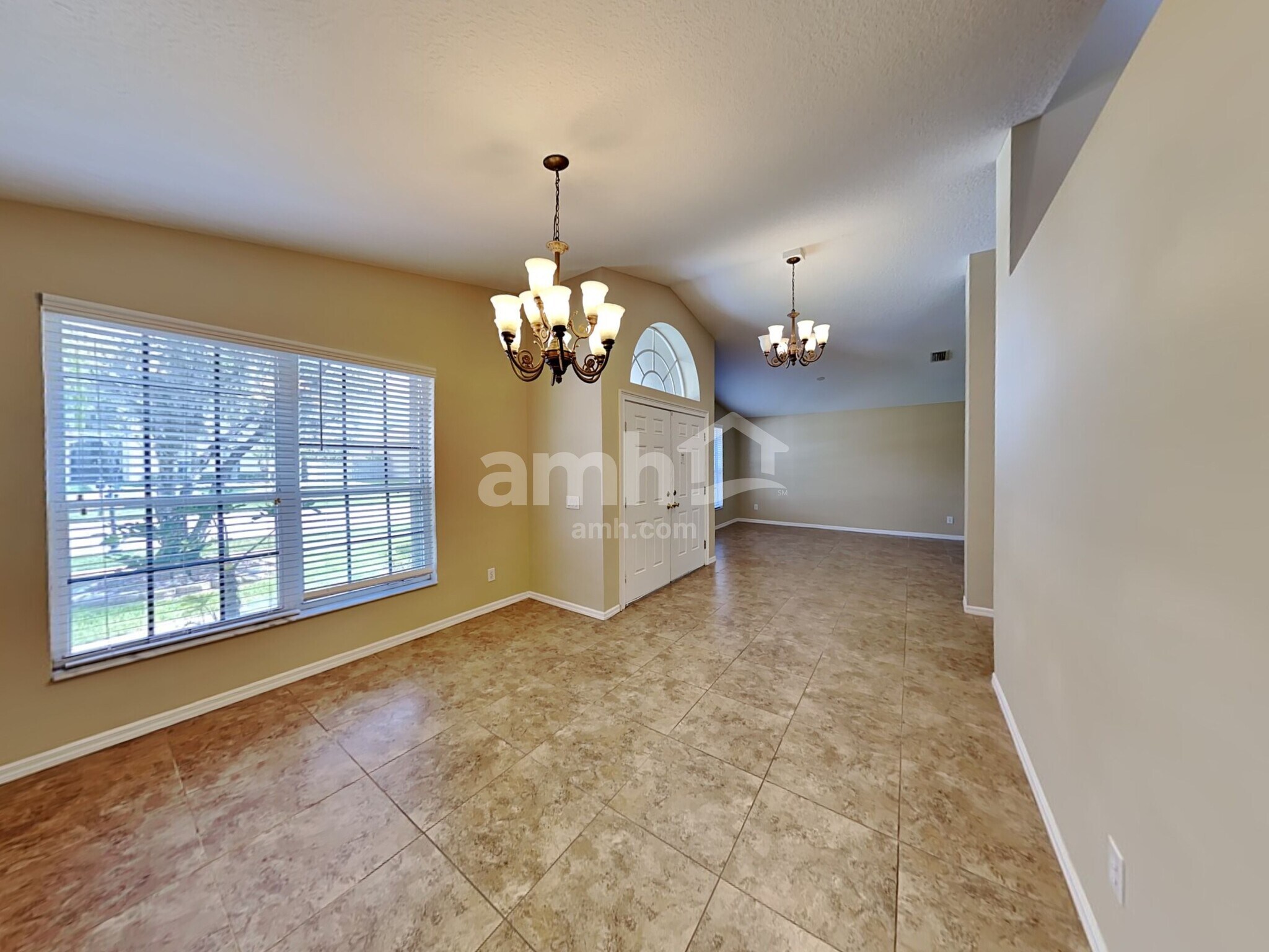 Building Photo - 10223 Meadow Crossing Dr