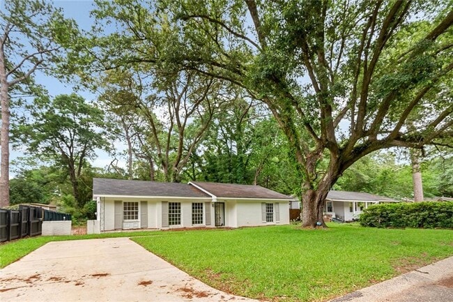 Building Photo - 5416 Hilltop Dr N