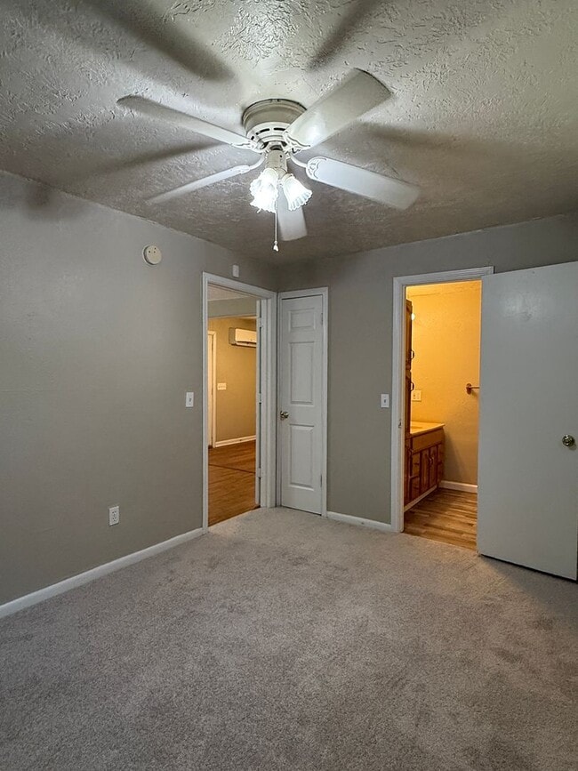Building Photo - 1 Bedroom 1 Bath - Back House